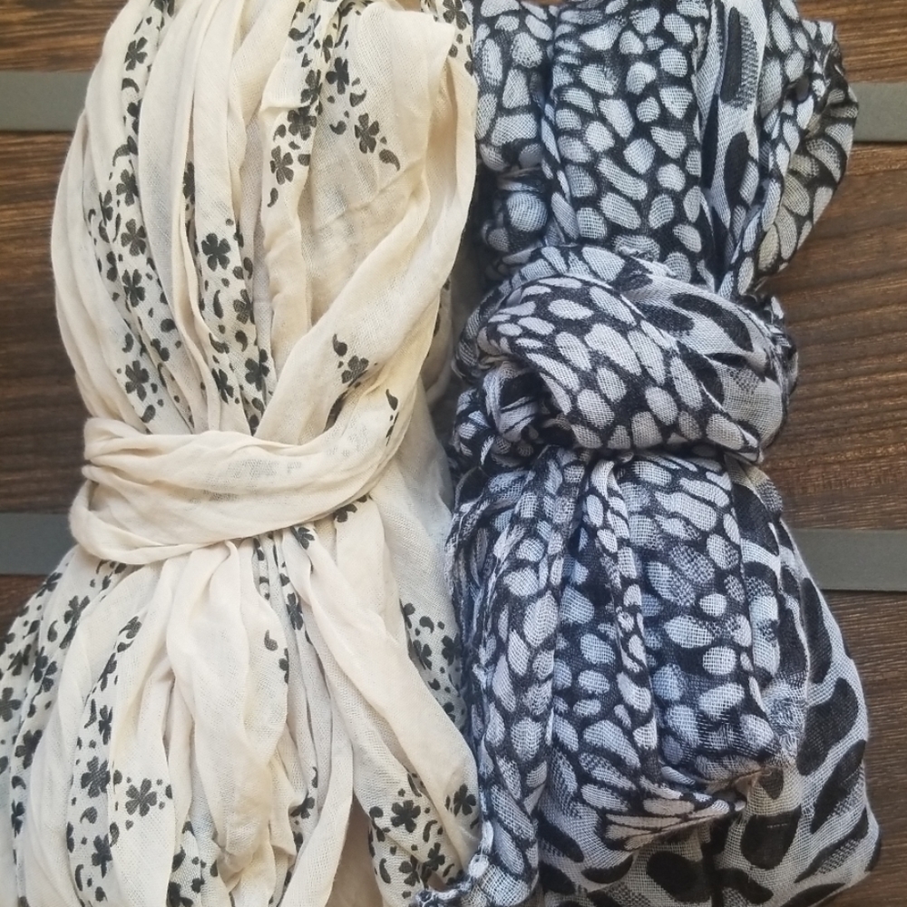 Black and white/cream summer scarves 💋